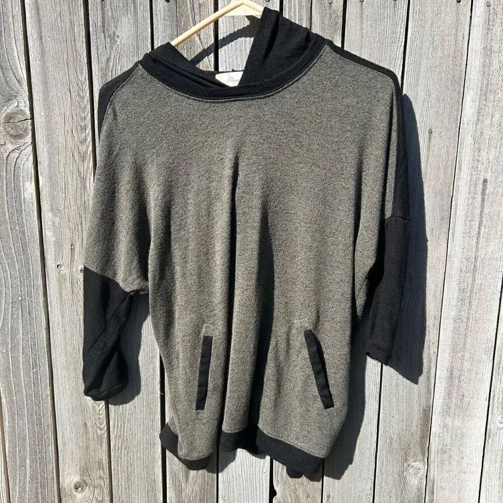 Misia hoodie short sleeve front pocket thin size medium